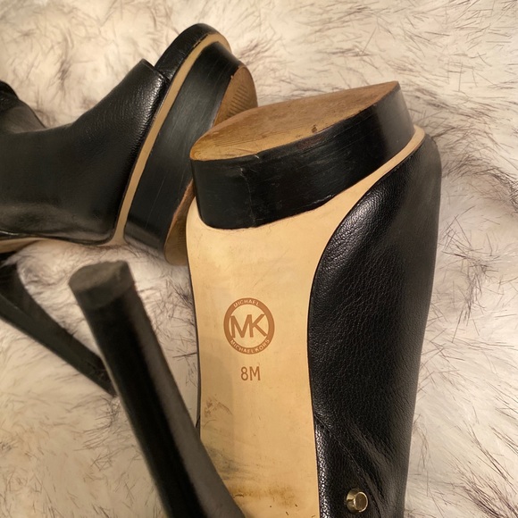 MICHAEL KORS BLACK LEATHER STUDDED PLATFORM HEELS/BOOTIES…SIZE 8M - Picture 10 of 11